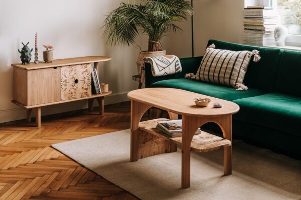 stolik owalny i komoda Home we wnetrzu 1 KOMODA / szafka HOME